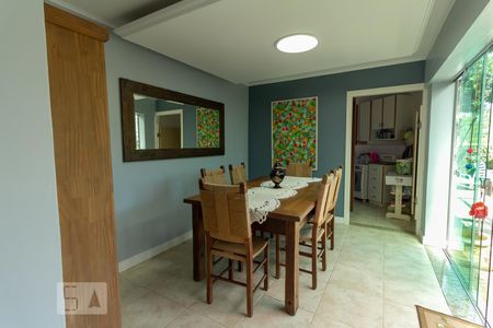 Casa à venda com 350m², 4 quartos e 3 vagas Casa à venda com 350m², 4 quartos e 3 vagassala de jantar