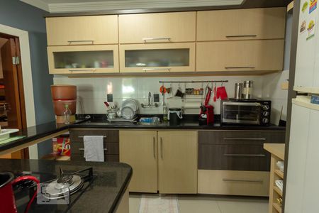 Casa à venda com 350m², 4 quartos e 3 vagas Casa à venda com 350m², 4 quartos e 3 vagascozinha