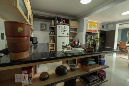 Casa à venda com 350m², 4 quartos e 3 vagas Casa à venda com 350m², 4 quartos e 3 vagascozinha