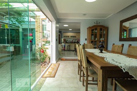 Casa à venda com 350m², 4 quartos e 3 vagas Casa à venda com 350m², 4 quartos e 3 vagassala de jantar