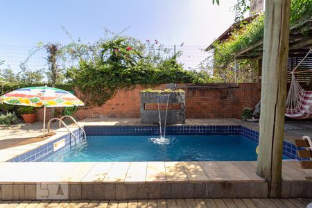 Casa à venda com 350m², 4 quartos e 3 vagas Casa à venda com 350m², 4 quartos e 3 vagasPiscina