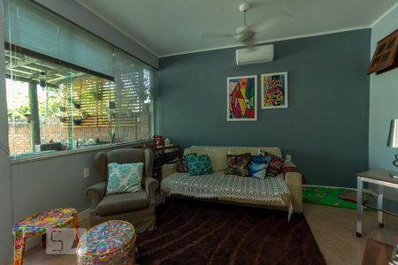 Casa à venda com 350m², 4 quartos e 3 vagas Casa à venda com 350m², 4 quartos e 3 vagassala 3