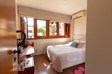 Casa à venda com 350m², 4 quartos e 3 vagas Casa à venda com 350m², 4 quartos e 3 vagasquarto 3