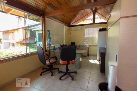 Casa à venda com 350m², 4 quartos e 3 vagas Casa à venda com 350m², 4 quartos e 3 vagasEscritório