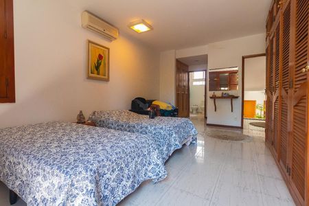 Casa à venda com 600m², 4 quartos e 4 vagasQuarto Suíte 1