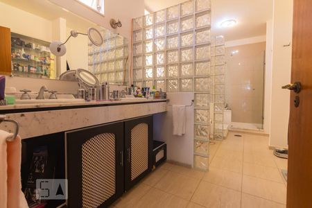 Casa à venda com 600m², 4 quartos e 4 vagasBanheiro - Quarto Suíte Master