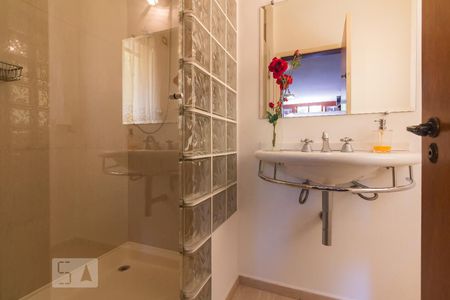 Casa à venda com 600m², 4 quartos e 4 vagasBanheiro - Quarto Suíte 2