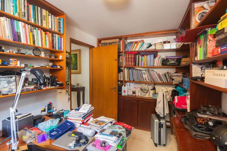 Casa à venda com 600m², 4 quartos e 4 vagasEscritório