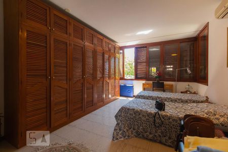 Casa à venda com 600m², 4 quartos e 4 vagasQuarto Suíte 1