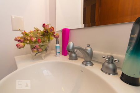 Casa à venda com 600m², 4 quartos e 4 vagasBanheiro - Quarto Suíte 1