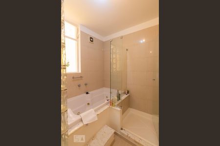 Casa à venda com 600m², 4 quartos e 4 vagasBanheiro - Quarto Suíte Master