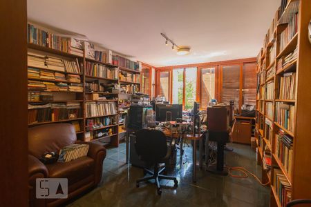 Casa à venda com 600m², 4 quartos e 4 vagasQuarto Suíte 2