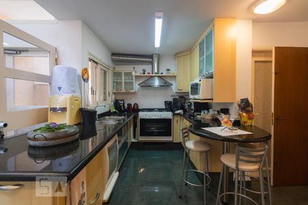 Casa à venda com 600m², 4 quartos e 4 vagasCozinha