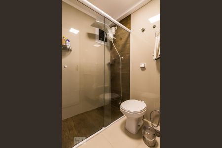 Banheiro de kitnet/studio para alugar com 1 quarto, 36m² em Vila Buarque, São Paulo