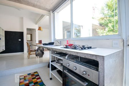Cozinha de casa para alugar com 2 quartos, 90m² em Sumaré, São Paulo