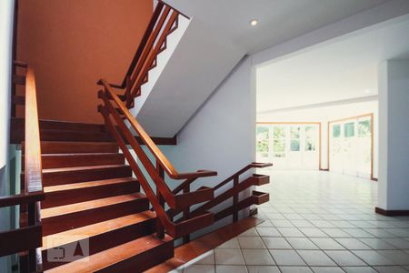 Escada de casa de condomínio para alugar com 4 quartos, 579m² em Itanhangá, Rio de Janeiro