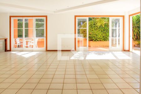 Casa de condomínio à venda com 579m², 5 quartos e 4 vagasSala