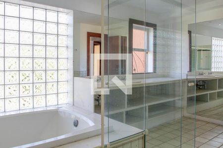 Casa de condomínio à venda com 579m², 5 quartos e 4 vagasBanheiro Quarto 2 suíte