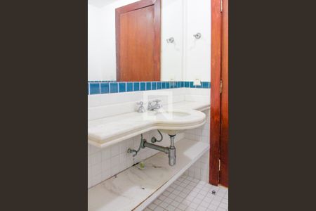 Casa de condomínio à venda com 579m², 5 quartos e 4 vagasBanheiro Quarto 4 suíte