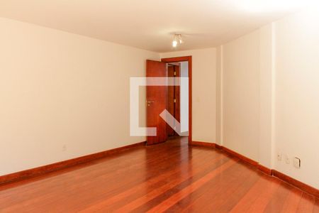 Casa de condomínio à venda com 579m², 5 quartos e 4 vagasQuarto 5 suíte