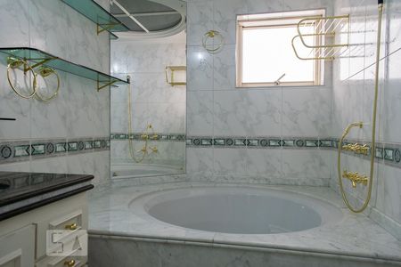 Apartamento à venda com 330m², 4 quartos e 5 vagasBANHEIRO QUARTO 4