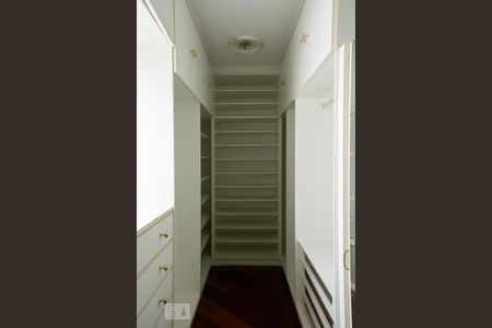 Apartamento à venda com 330m², 4 quartos e 5 vagasCLOSET QUIARTO 4