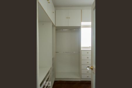 Apartamento à venda com 330m², 4 quartos e 5 vagasCLOSET QUIARTO 4