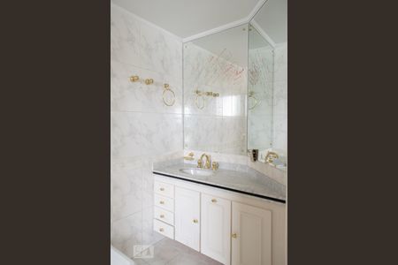 Apartamento à venda com 330m², 4 quartos e 5 vagasBANHEIRO QUARTO 1