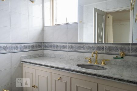 Apartamento à venda com 330m², 4 quartos e 5 vagasBANHEIRO QUARTO 3