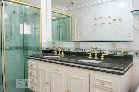 Apartamento à venda com 330m², 4 quartos e 5 vagasBANHEIRO QUARTO 4