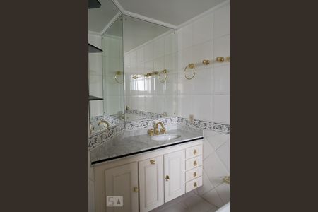 Apartamento à venda com 330m², 4 quartos e 5 vagasBANHEIRO QUARTO 2