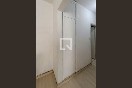 Apartamento à venda com 106m², 3 quartos e sem vaga Apartamento à venda com 106m², 3 quartos e sem vagaSala - Roupeiro