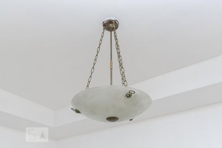 Sala - Detalhe do lustre de casa à venda com 3 quartos, 133m² em Braz de Pina, Rio de Janeiro