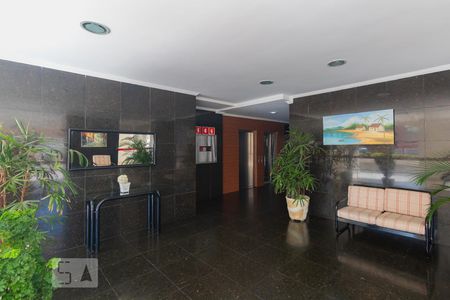 Apartamento à venda com 76m², 2 quartos e 1 vaga Apartamento à venda com 76m², 2 quartos e 1 vagaHall Social - Condomínio