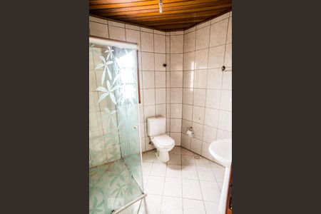 Banheiro de casa de condomínio para alugar com 2 quartos, 110m² em Jardim Carvalho, Porto Alegre