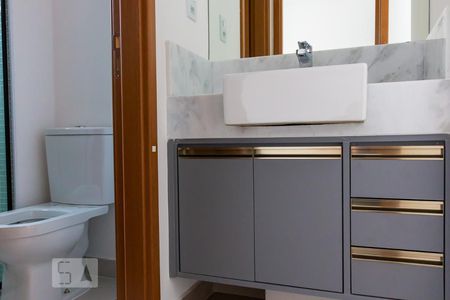 Banheiro de apartamento para alugar com 1 quarto, 45m² em Pinheiros, São Paulo