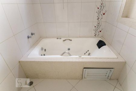 Casa à venda com 400m², 3 quartos e 6 vagasBanheiro da suíte 1