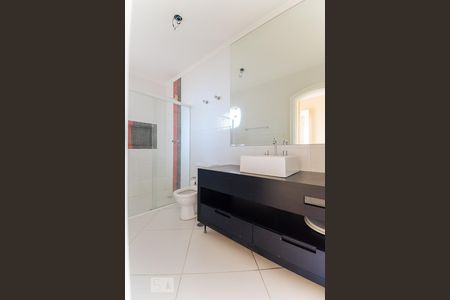 Casa à venda com 400m², 3 quartos e 6 vagasBanheiro da suíte 3