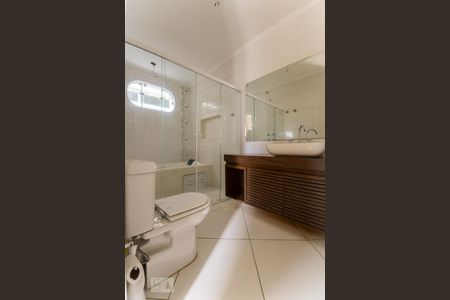 Casa à venda com 400m², 3 quartos e 6 vagasBanheiro da suíte 1