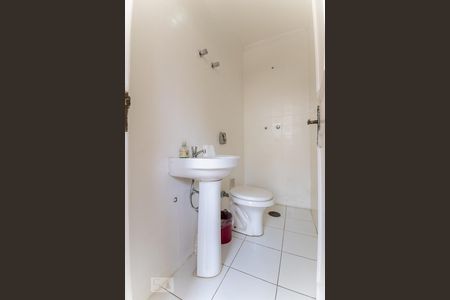 Casa à venda com 400m², 3 quartos e 6 vagasBanheiro de serviço