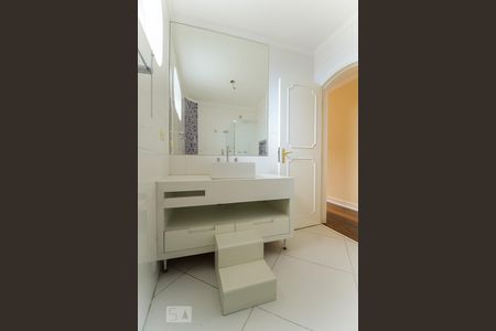 Casa à venda com 400m², 3 quartos e 6 vagasBanheiro da suíte 2