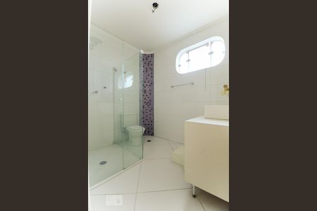 Casa à venda com 400m², 3 quartos e 6 vagasBanheiro da suíte 2