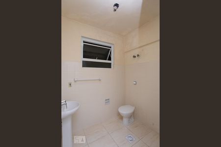 Banheiro de apartamento para alugar com 1 quarto, 45m² em Centro Histórico, Porto Alegre