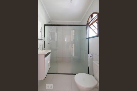 Banheiro de casa para alugar com 2 quartos, 50m² em Vila Cavaton, São Paulo