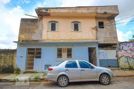 Casa à venda com 110m², 2 quartos e sem vaga Casa à venda com 110m², 2 quartos e sem vagaFachada