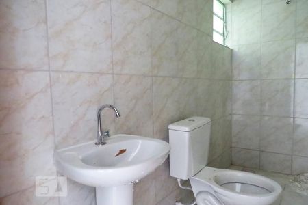 Banheiro de kitnet/studio para alugar com 1 quarto, 45m² em Vila Mazzei, São Paulo