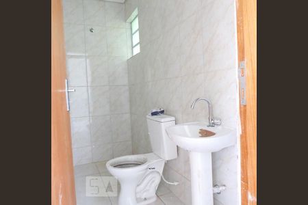 Banheiro de kitnet/studio para alugar com 1 quarto, 45m² em Vila Mazzei, São Paulo