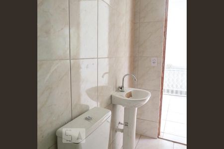 Banheiro de kitnet/studio para alugar com 1 quarto, 45m² em Vila Mazzei, São Paulo