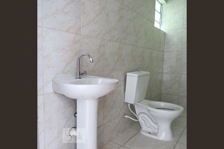 Banheiro de kitnet/studio para alugar com 1 quarto, 45m² em Vila Mazzei, São Paulo