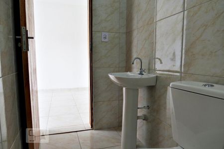 Detalhe banheiro de kitnet/studio para alugar com 1 quarto, 45m² em Vila Mazzei, São Paulo